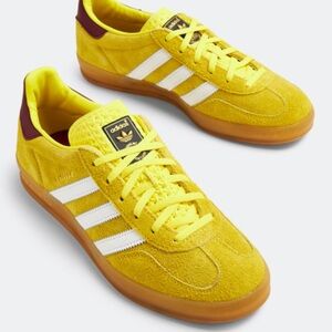 yellow/maroon gizelle adidas
